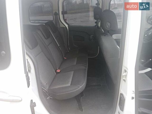 Белый Рено Кенгу, объемом двигателя 1.46 л и пробегом 151 тыс. км за 9999 $, фото 11 на Automoto.ua