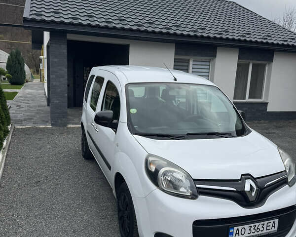 Белый Рено Кенгу, объемом двигателя 1.46 л и пробегом 196 тыс. км за 11500 $, фото 1 на Automoto.ua