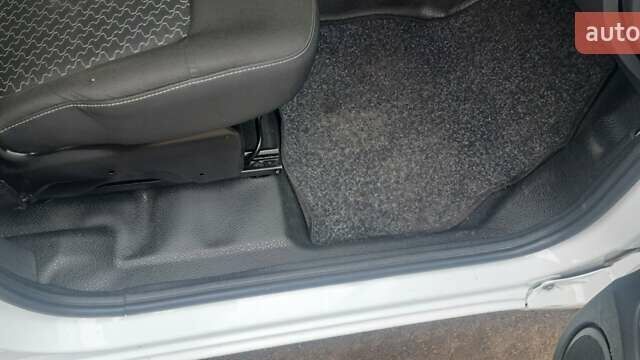 Рено Кєнгу 2016 у Вышгороде на Automoto.ua Білий Рено Кєнгу, об'ємом двигуна 1.46 л та пробігом 220 тис. км за 8100 $, фото 4 на Automoto.ua