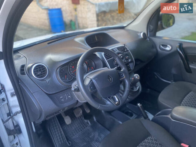 Белый Рено Кенгу, объемом двигателя 1.5 л и пробегом 177 тыс. км за 7900 $, фото 12 на Automoto.ua