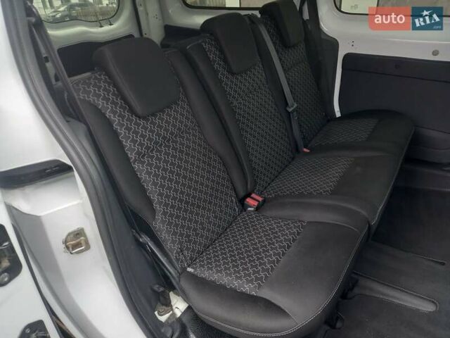 Белый Рено Кенгу, объемом двигателя 1.5 л и пробегом 71 тыс. км за 10850 $, фото 18 на Automoto.ua