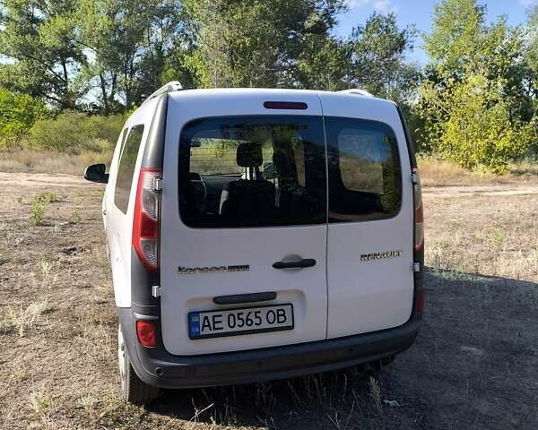 Белый Рено Кенгу, объемом двигателя 1.46 л и пробегом 177 тыс. км за 11200 $, фото 5 на Automoto.ua