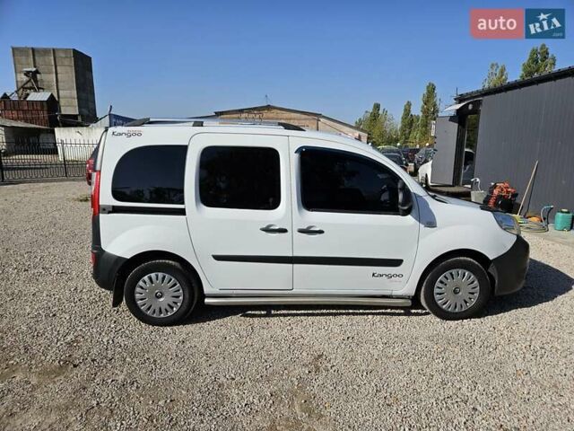 Белый Рено Кенгу, объемом двигателя 1.46 л и пробегом 250 тыс. км за 9500 $, фото 4 на Automoto.ua