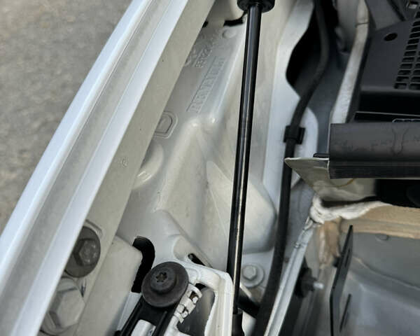 Белый Рено Кенгу, объемом двигателя 1.5 л и пробегом 211 тыс. км за 9000 $, фото 13 на Automoto.ua