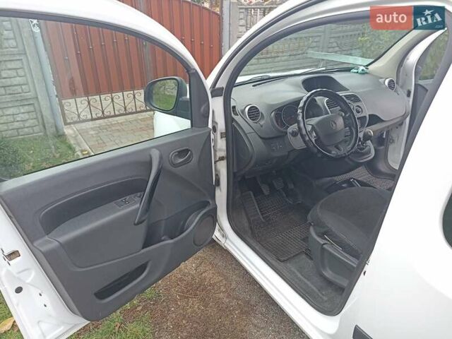 Білий Рено Кєнгу, об'ємом двигуна 1.5 л та пробігом 250 тис. км за 9700 $, фото 10 на Automoto.ua