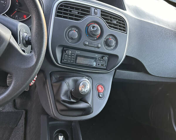 Білий Рено Кєнгу, об'ємом двигуна 1.5 л та пробігом 203 тис. км за 11450 $, фото 12 на Automoto.ua