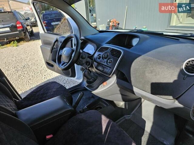Белый Рено Кенгу, объемом двигателя 1.46 л и пробегом 250 тыс. км за 9500 $, фото 17 на Automoto.ua