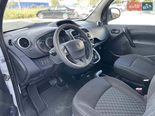 Белый Рено Кенгу, объемом двигателя 0 л и пробегом 75 тыс. км за 8800 $, фото 18 на Automoto.ua