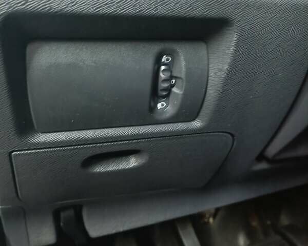 Белый Рено Кенгу, объемом двигателя 1.46 л и пробегом 109 тыс. км за 9700 $, фото 38 на Automoto.ua