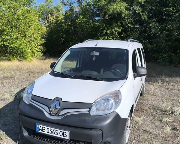 Белый Рено Кенгу, объемом двигателя 1.46 л и пробегом 177 тыс. км за 11200 $, фото 1 на Automoto.ua