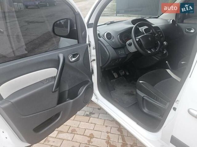 Белый Рено Кенгу, объемом двигателя 1.46 л и пробегом 151 тыс. км за 9999 $, фото 2 на Automoto.ua