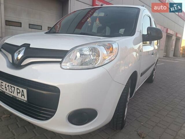 Белый Рено Кенгу, объемом двигателя 1.46 л и пробегом 109 тыс. км за 9700 $, фото 58 на Automoto.ua