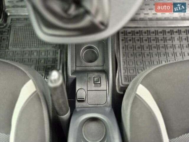 Рено Кенгу 2016 в Хороле на Automoto.ua Белый Рено Кенгу, объемом двигателя 1.5 л и пробегом 219 тыс. км за 10250 $, фото 27 на Automoto.ua