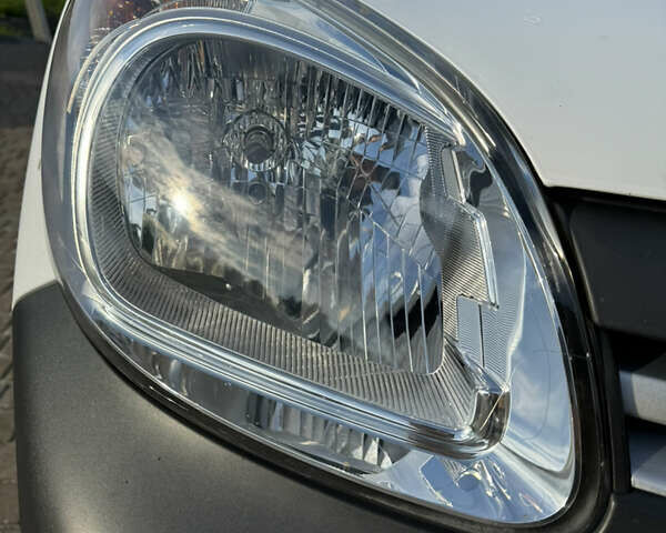 Белый Рено Кенгу, объемом двигателя 1.5 л и пробегом 211 тыс. км за 9000 $, фото 9 на Automoto.ua