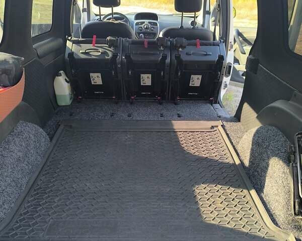 Білий Рено Кєнгу, об'ємом двигуна 1.46 л та пробігом 179 тис. км за 10500 $, фото 18 на Automoto.ua