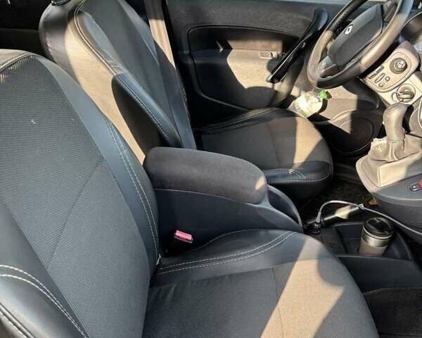 Білий Рено Кєнгу, об'ємом двигуна 1.46 л та пробігом 410 тис. км за 7500 $, фото 11 на Automoto.ua