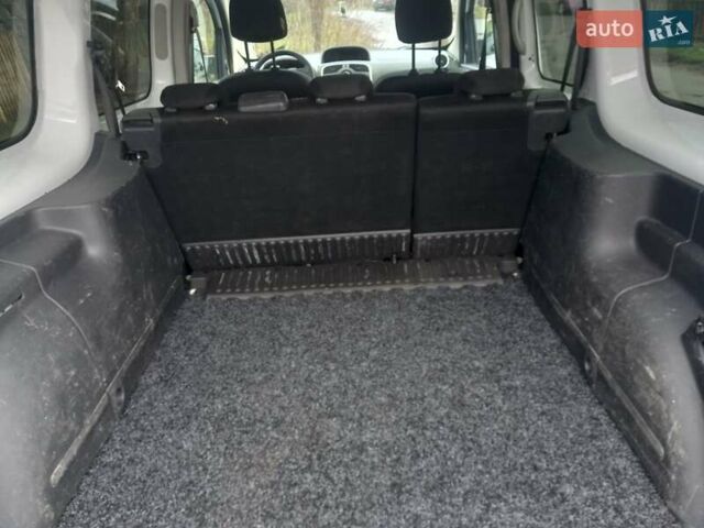 Белый Рено Кенгу, объемом двигателя 1.5 л и пробегом 70 тыс. км за 10650 $, фото 14 на Automoto.ua