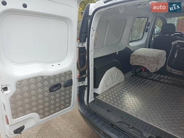 Білий Рено Кєнгу, об'ємом двигуна 1.5 л та пробігом 250 тис. км за 9700 $, фото 5 на Automoto.ua