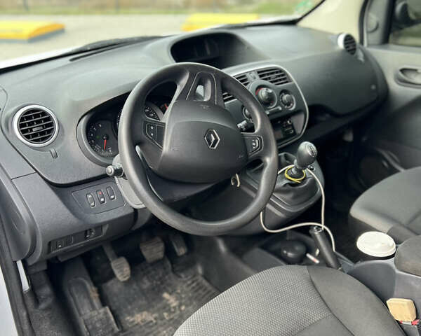 Белый Рено Кенгу, объемом двигателя 1.46 л и пробегом 189 тыс. км за 12200 $, фото 13 на Automoto.ua