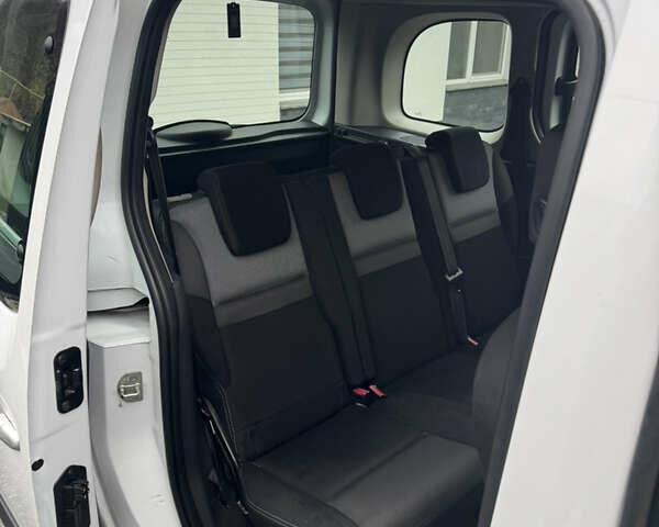 Белый Рено Кенгу, объемом двигателя 1.46 л и пробегом 196 тыс. км за 11500 $, фото 9 на Automoto.ua