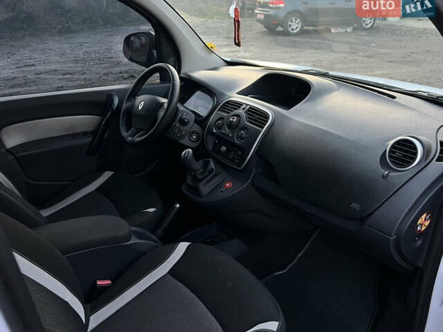 Белый Рено Кенгу, объемом двигателя 1.5 л и пробегом 263 тыс. км за 8950 $, фото 17 на Automoto.ua