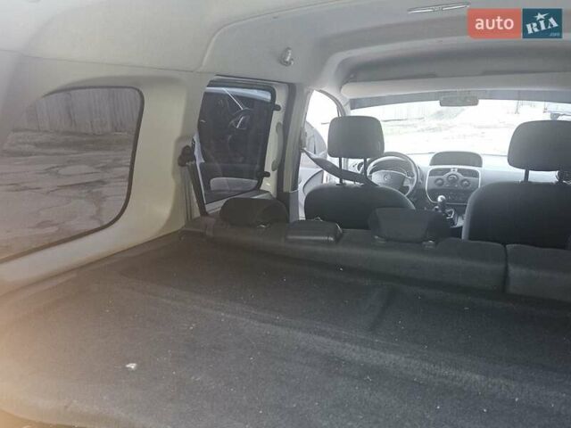 Белый Рено Кенгу, объемом двигателя 1.46 л и пробегом 151 тыс. км за 9999 $, фото 14 на Automoto.ua