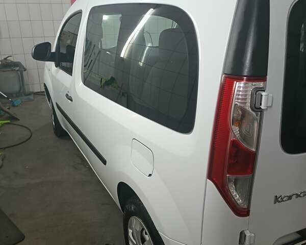 Белый Рено Кенгу, объемом двигателя 1.46 л и пробегом 109 тыс. км за 9700 $, фото 4 на Automoto.ua