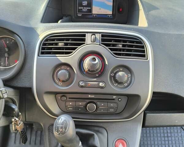 Білий Рено Кєнгу, об'ємом двигуна 1.46 л та пробігом 179 тис. км за 10500 $, фото 22 на Automoto.ua