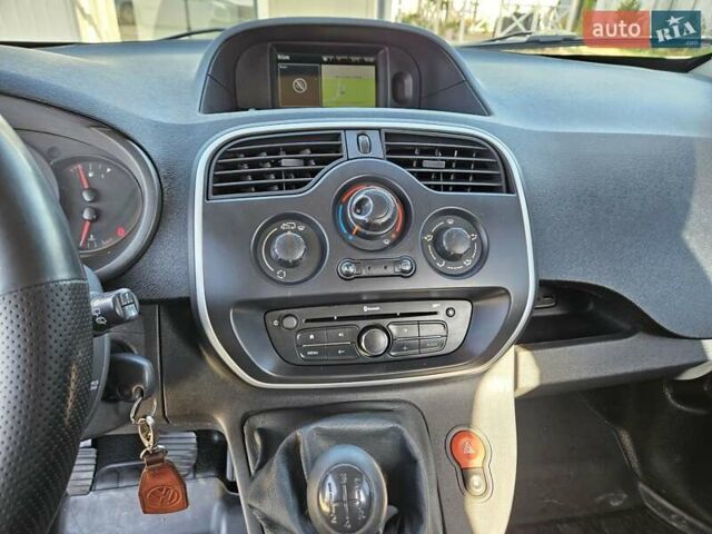 Белый Рено Кенгу, объемом двигателя 1.46 л и пробегом 250 тыс. км за 9500 $, фото 21 на Automoto.ua