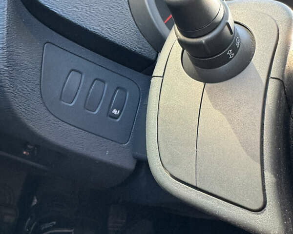 Белый Рено Кенгу, объемом двигателя 1.5 л и пробегом 211 тыс. км за 9000 $, фото 22 на Automoto.ua