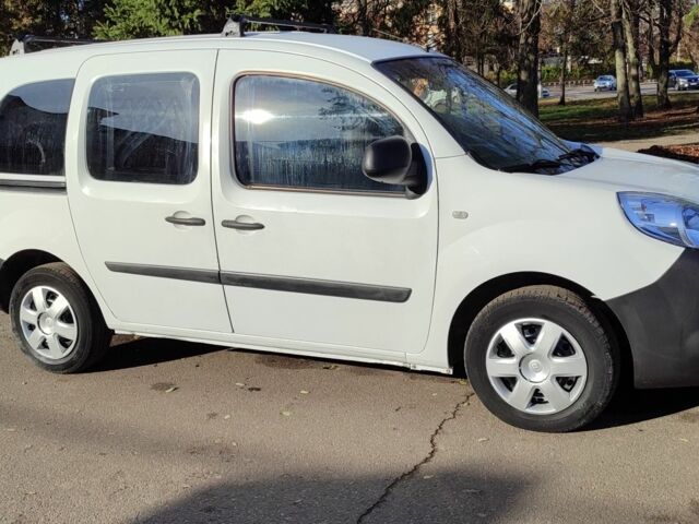 Белый Рено Кенгу, объемом двигателя 1 л и пробегом 260 тыс. км за 7500 $, фото 1 на Automoto.ua