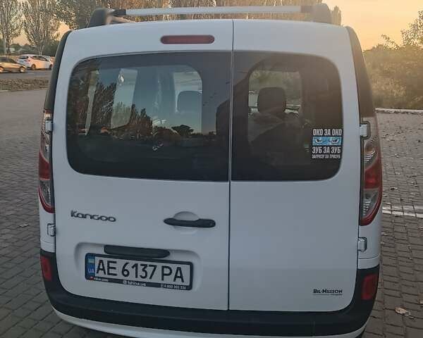 Белый Рено Кенгу, объемом двигателя 1.46 л и пробегом 109 тыс. км за 9700 $, фото 49 на Automoto.ua