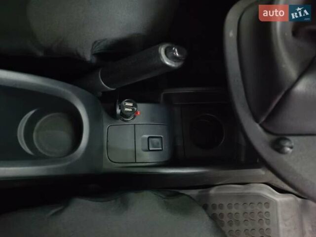 Белый Рено Кенгу, объемом двигателя 1.46 л и пробегом 109 тыс. км за 9700 $, фото 31 на Automoto.ua