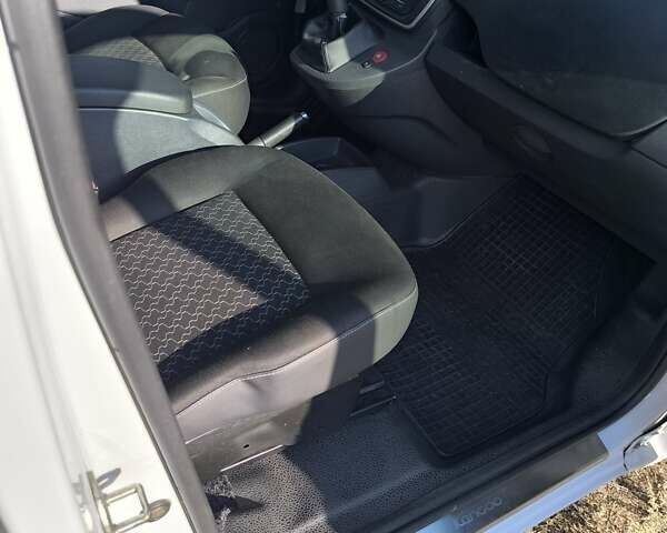 Белый Рено Кенгу, объемом двигателя 1.46 л и пробегом 177 тыс. км за 11200 $, фото 27 на Automoto.ua