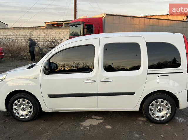 Белый Рено Кенгу, объемом двигателя 1.5 л и пробегом 263 тыс. км за 8950 $, фото 3 на Automoto.ua