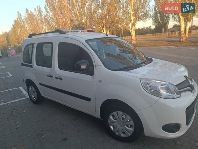 Белый Рено Кенгу, объемом двигателя 1.46 л и пробегом 109 тыс. км за 9700 $, фото 54 на Automoto.ua