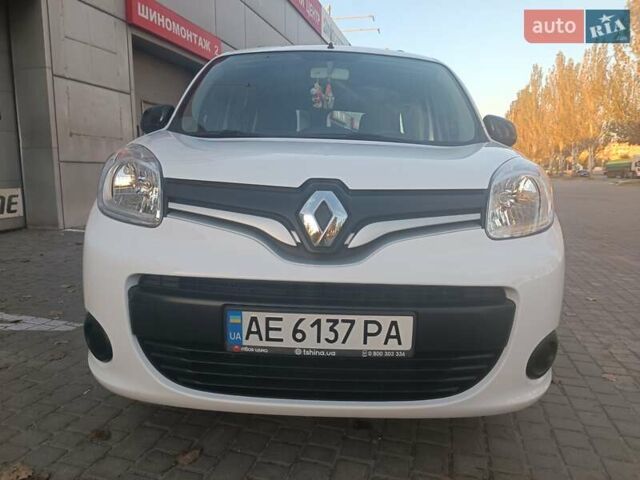Белый Рено Кенгу, объемом двигателя 1.46 л и пробегом 109 тыс. км за 9700 $, фото 57 на Automoto.ua