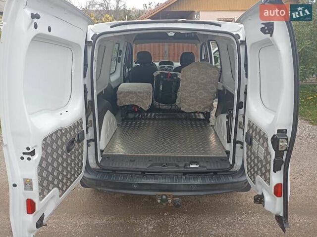 Білий Рено Кєнгу, об'ємом двигуна 1.5 л та пробігом 250 тис. км за 9700 $, фото 4 на Automoto.ua