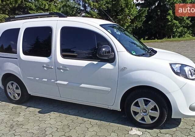 Білий Рено Кєнгу, об'ємом двигуна 1.5 л та пробігом 230 тис. км за 11000 $, фото 3 на Automoto.ua