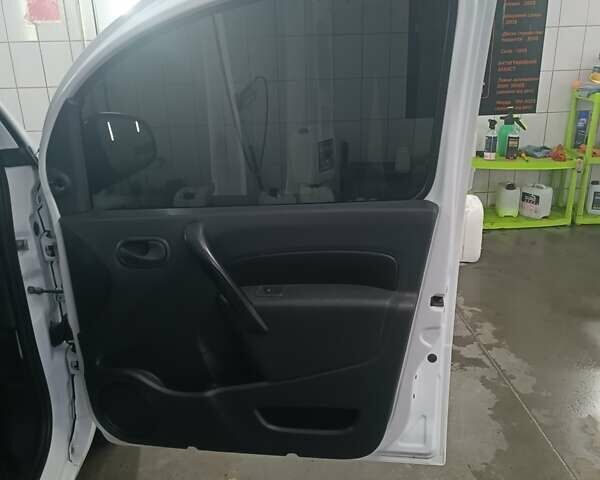 Белый Рено Кенгу, объемом двигателя 1.46 л и пробегом 109 тыс. км за 9700 $, фото 24 на Automoto.ua