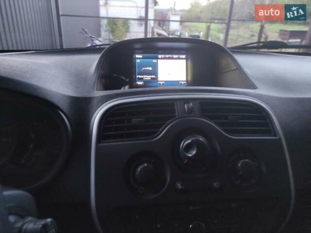 Белый Рено Кенгу, объемом двигателя 1.46 л и пробегом 247 тыс. км за 10200 $, фото 10 на Automoto.ua