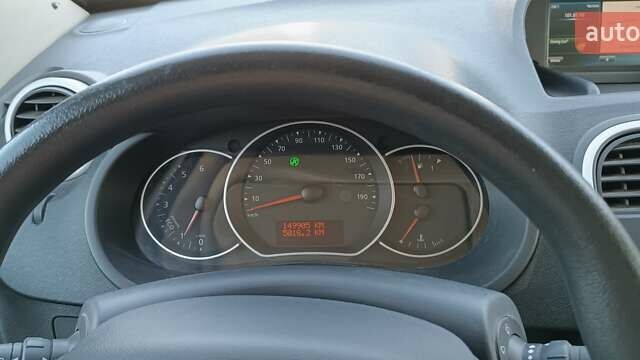 Белый Рено Кенгу, объемом двигателя 1.46 л и пробегом 149 тыс. км за 11000 $, фото 2 на Automoto.ua