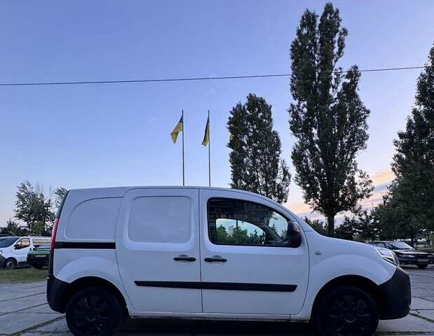 Белый Рено Кенгу, объемом двигателя 1.46 л и пробегом 176 тыс. км за 8100 $, фото 4 на Automoto.ua