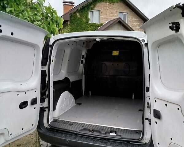 Белый Рено Кенгу, объемом двигателя 1.46 л и пробегом 210 тыс. км за 7999 $, фото 11 на Automoto.ua