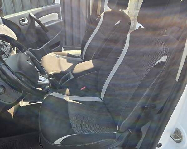 Белый Рено Кенгу, объемом двигателя 1.46 л и пробегом 270 тыс. км за 10800 $, фото 12 на Automoto.ua