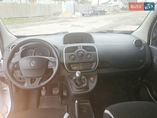 Белый Рено Кенгу, объемом двигателя 1.46 л и пробегом 151 тыс. км за 9999 $, фото 10 на Automoto.ua