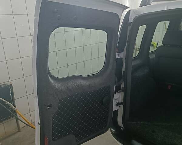 Белый Рено Кенгу, объемом двигателя 1.46 л и пробегом 109 тыс. км за 9700 $, фото 16 на Automoto.ua