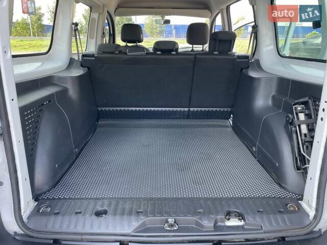 Белый Рено Кенгу, объемом двигателя 0 л и пробегом 75 тыс. км за 8800 $, фото 31 на Automoto.ua