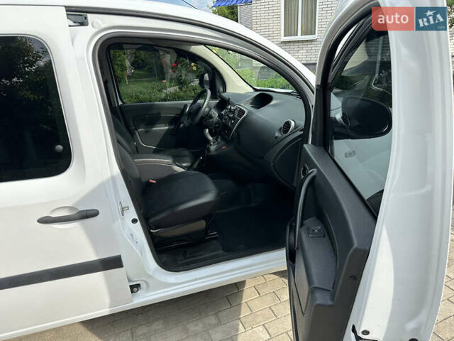 Белый Рено Кенгу, объемом двигателя 1.46 л и пробегом 134 тыс. км за 13500 $, фото 11 на Automoto.ua