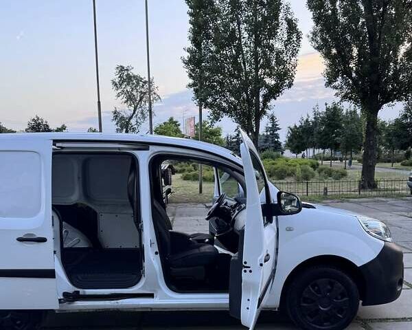 Белый Рено Кенгу, объемом двигателя 1.46 л и пробегом 176 тыс. км за 8100 $, фото 9 на Automoto.ua